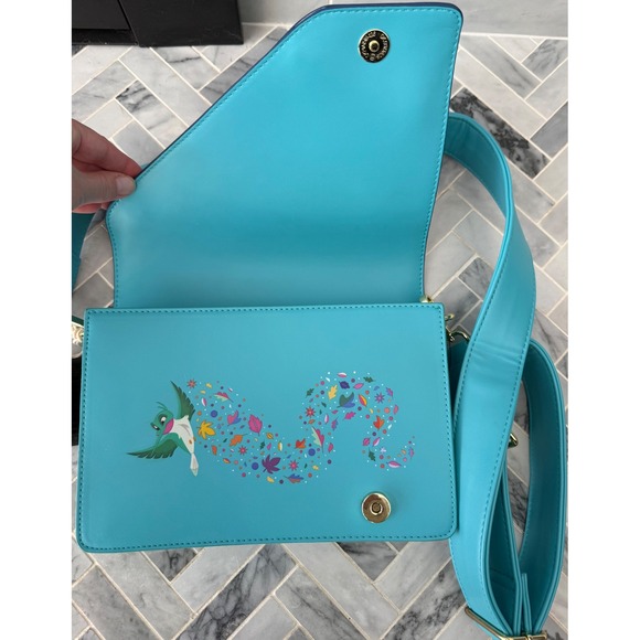 Disney Loungefly Pocahontas Crossbody Just Around The River Bend NWT - Picture 4 of 10
